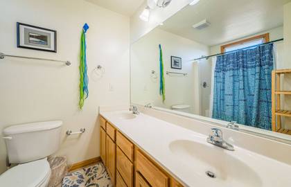 upper level master bath