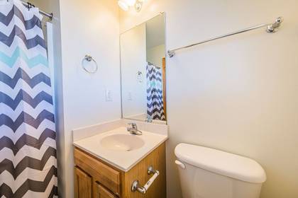 mid level master bath