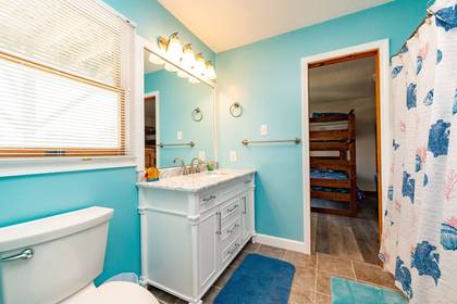 2nd Level Shared Bath
