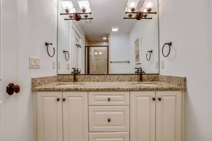 mid level master bath