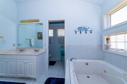 Mid-Level Master Bath