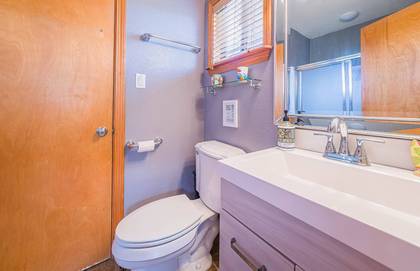 Mid Level Shared Bath