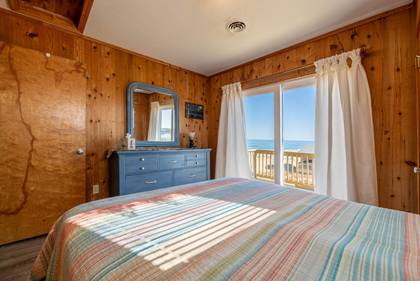 Upper Level SW Bedroom w/Queen w/Ocean View