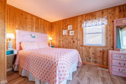 Mid Level NE Queen Bedroom