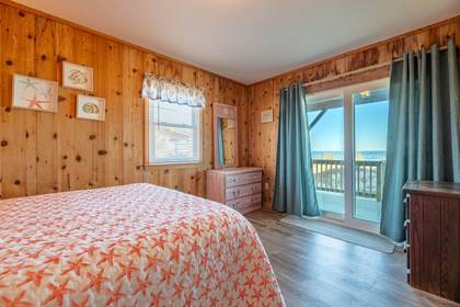 Mid Level NE Queen Bedroom