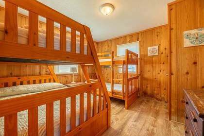 Mid Level NW Bedroom w/1 Bunk and 1 Pyramid