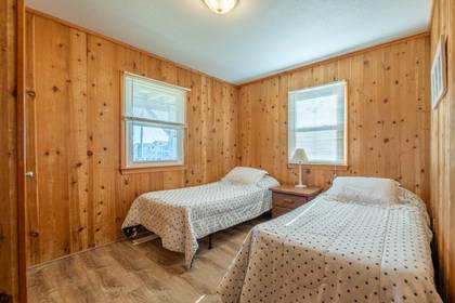 Mid Level SW Bedroom w/2 Twins