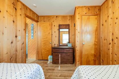 Mid Level SW Bedroom w/2 Twins