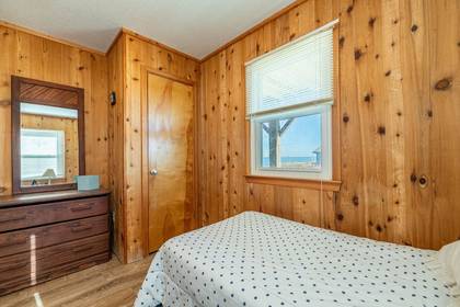 Mid Level SW Bedroom w/2 Twins