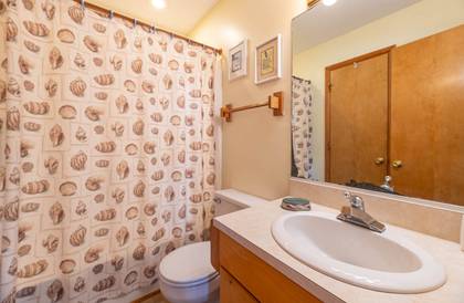 Upper Level Semi-Private Bath
