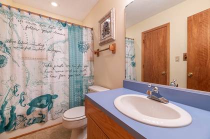 Mid Level Hall Bath