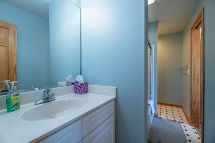 Mid Level Shared Bath