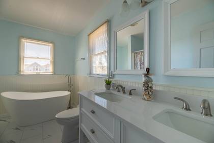 Upper Level Master Bath