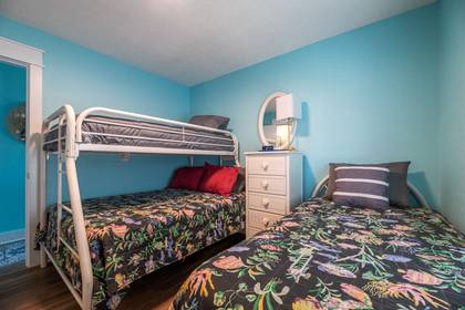 Pyramid Bunk & Twin Bedroom