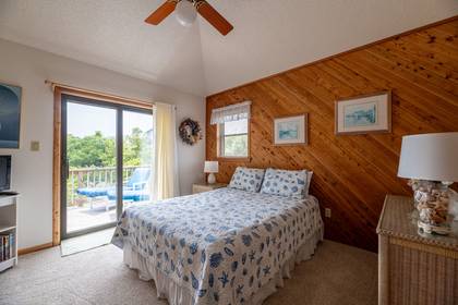 Upper Level Queen Bedroom