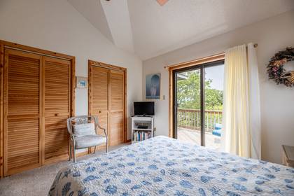 Upper Level Queen Bedroom