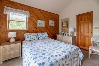 Upper Level Queen Bedroom