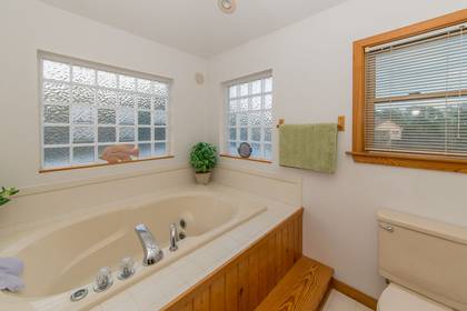 Mid Level Master Bath