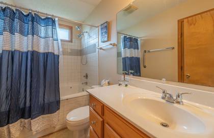 Upper Level Semi-Private Bath