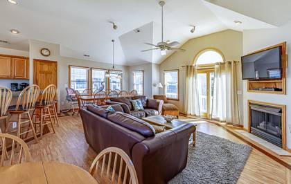 Great Room w/Flat Screen TV