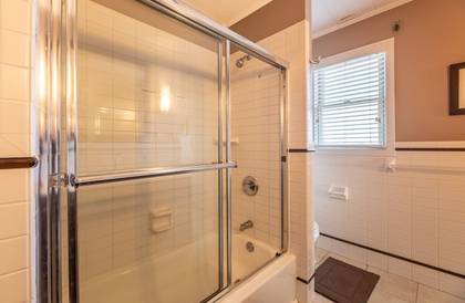 Upper Level Semi-Private Bath