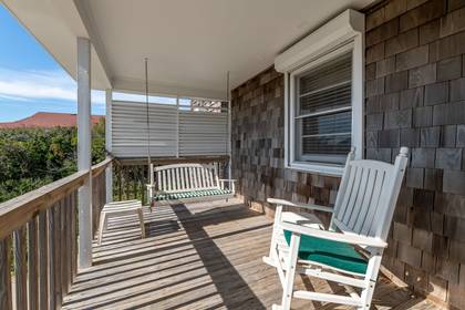 Covered Deck w/Swing