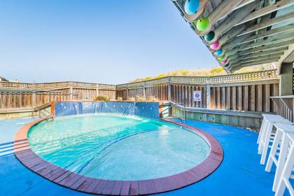 Pool Deck w/Wading Area and Tiki Bar