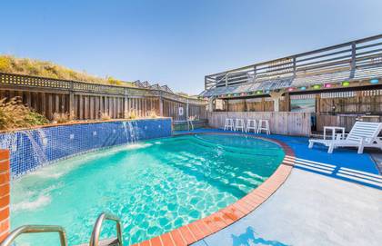 Pool Deck w/Wading Area and Tiki Bar