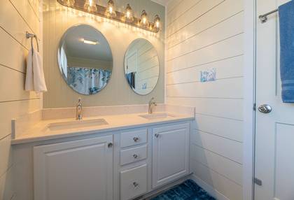 Mid Level Master Bath