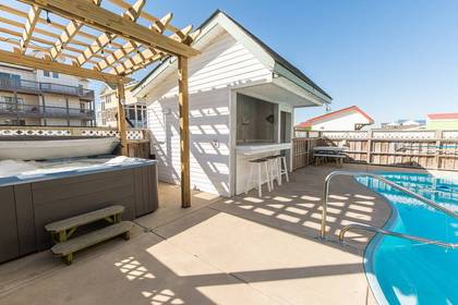 Hot Tub & Tiki Bar