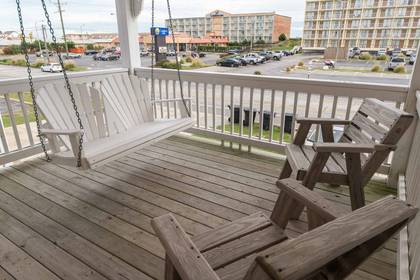 Mid Level Deck w/Swing