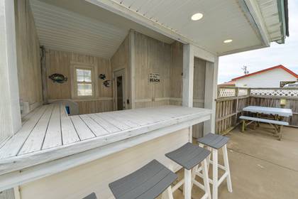 Poolside Tiki Bar