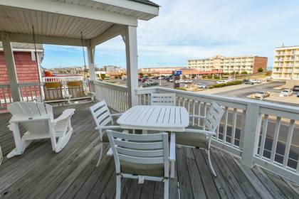 Upper Level Deck