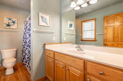 Upper Level Master Bath