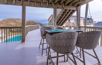 Mid Level Outdoor Seating