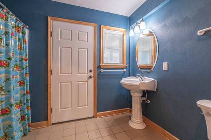 Lower Level Bath