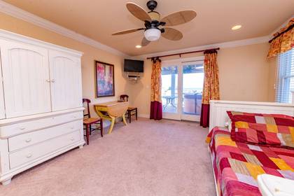 Mid Level Daybed