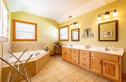 upper level master bath