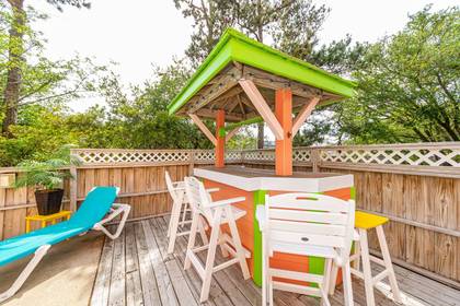 tiki bar