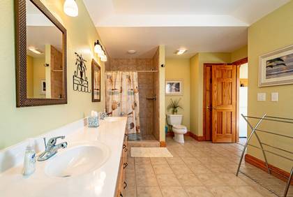 upper level master bath