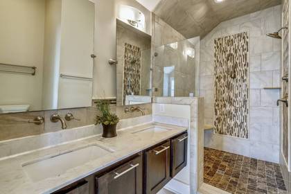 Upper Level Master Bath