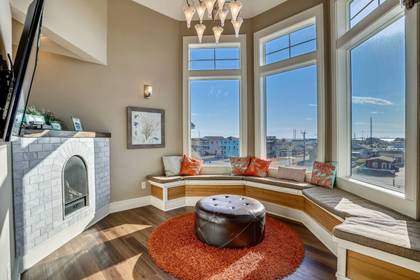 Upper Level Sitting Area