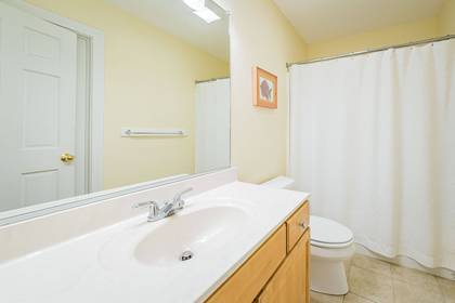 upper level semi-private bath