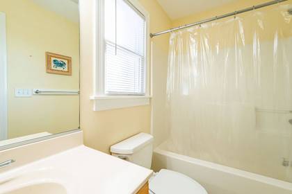 mid level master bath