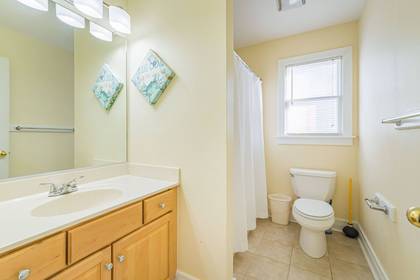 mid level hall bath