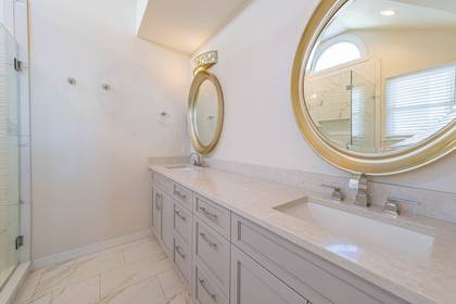 Upper Level Master Bath