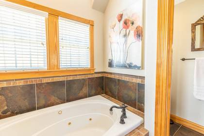 upper level master bath