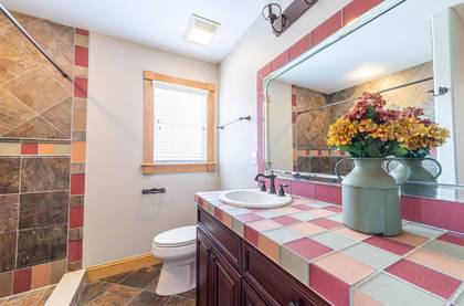mid level master bath