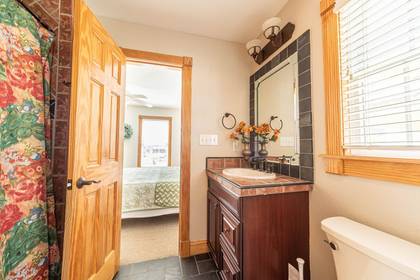 mid level shared bath