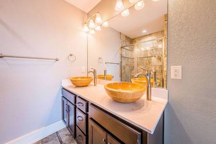 Upper Level Master Bath